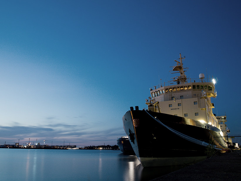 石油化工船用照明背景图