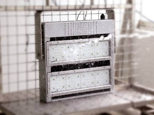 pp电子平台LED投光灯IP等级测试-防水图