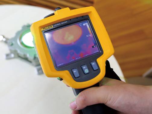 pp电子平台LED照明灯红外热像测试仪测试热度图